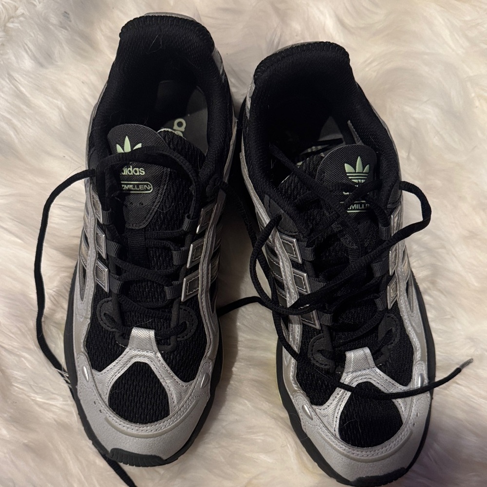 adidas Black and Silver ozmillen